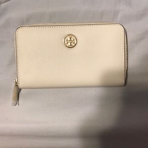 Tory Burch Bags - Tory burch wallet Tory Burch Bags - Tory burch wallet
